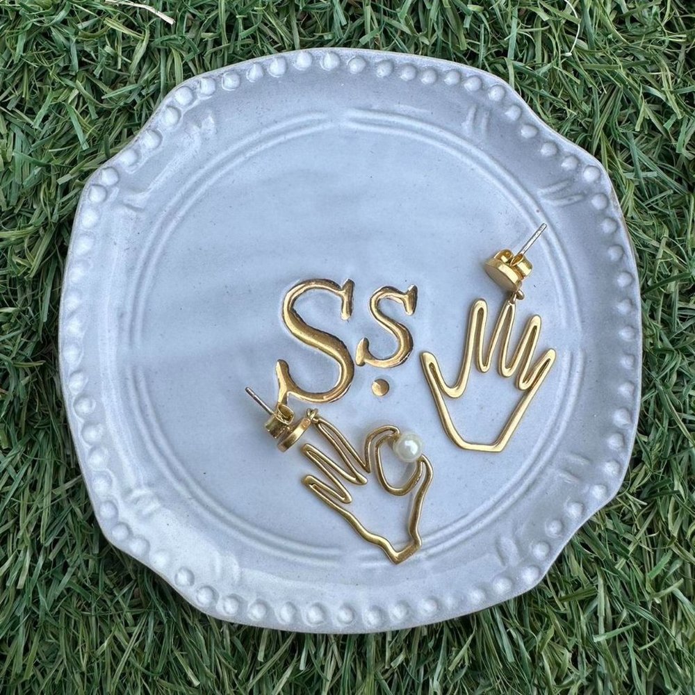 amazing madewell hand pearl dangle earrings!!